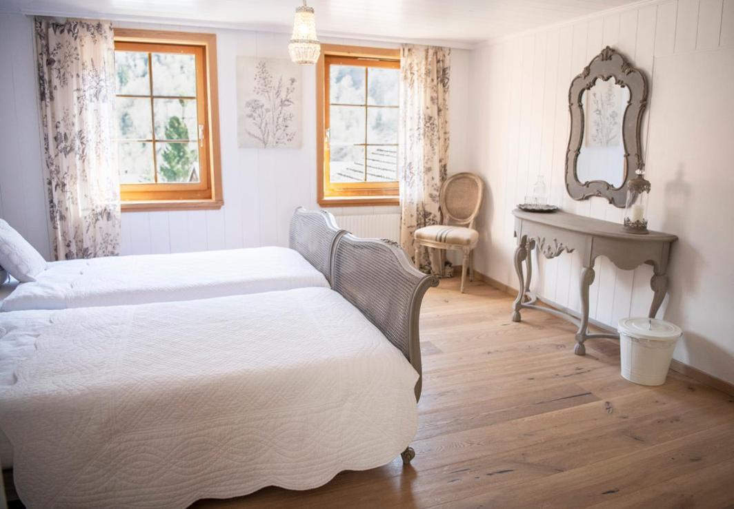 Casa Pasch - Boutique Bed And Breakfast In Cumpadials Sumvitg Eksteriør bilde